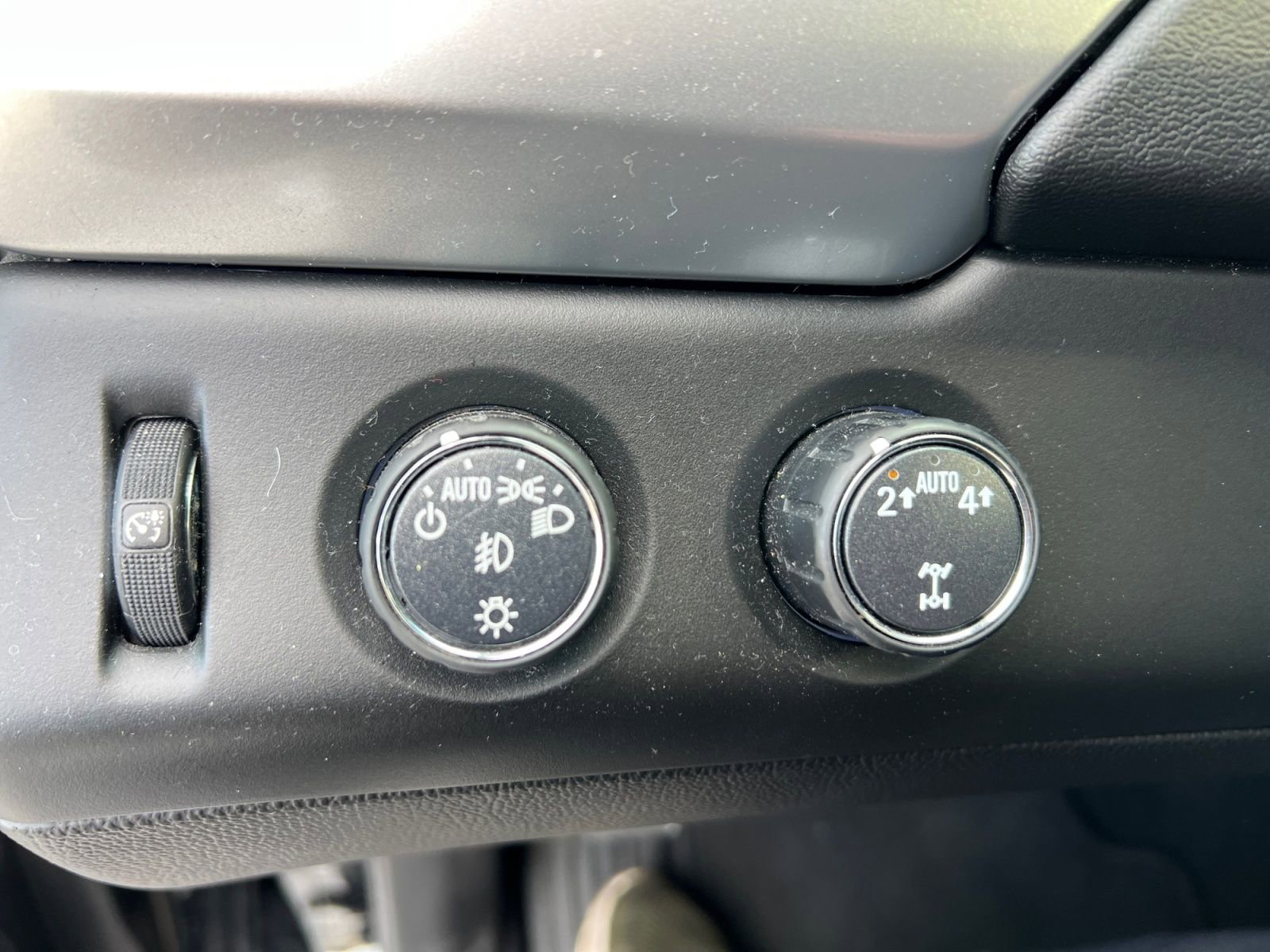 Used 2019 Chevrolet Suburban Premier image 25