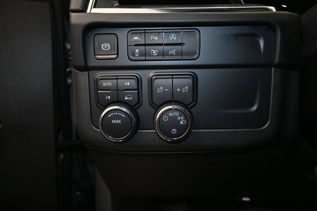 Used 2025 Chevrolet Tahoe LT AWD/4WD image 12