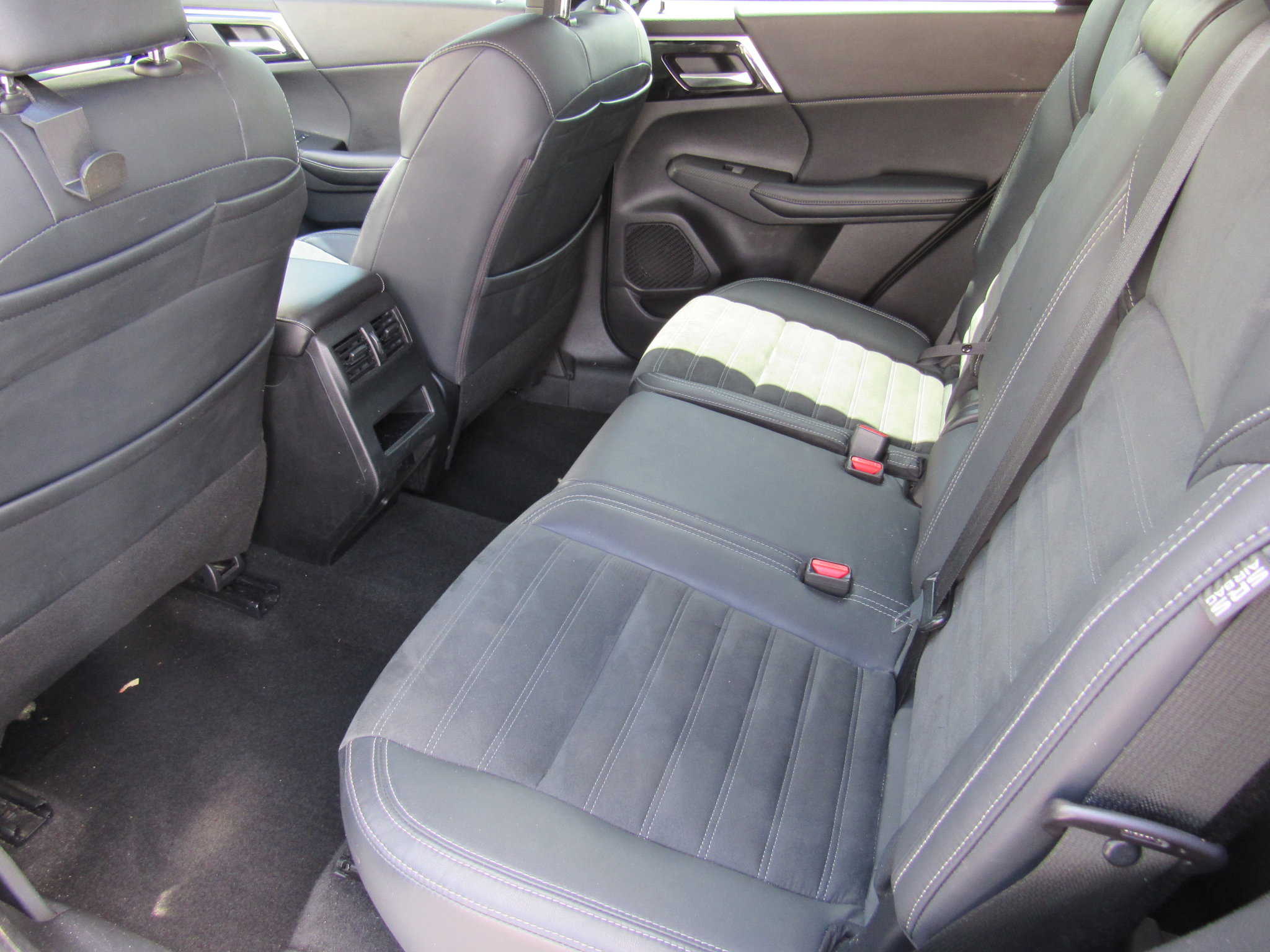 Used 2022 Mitsubishi Outlander SE image 12