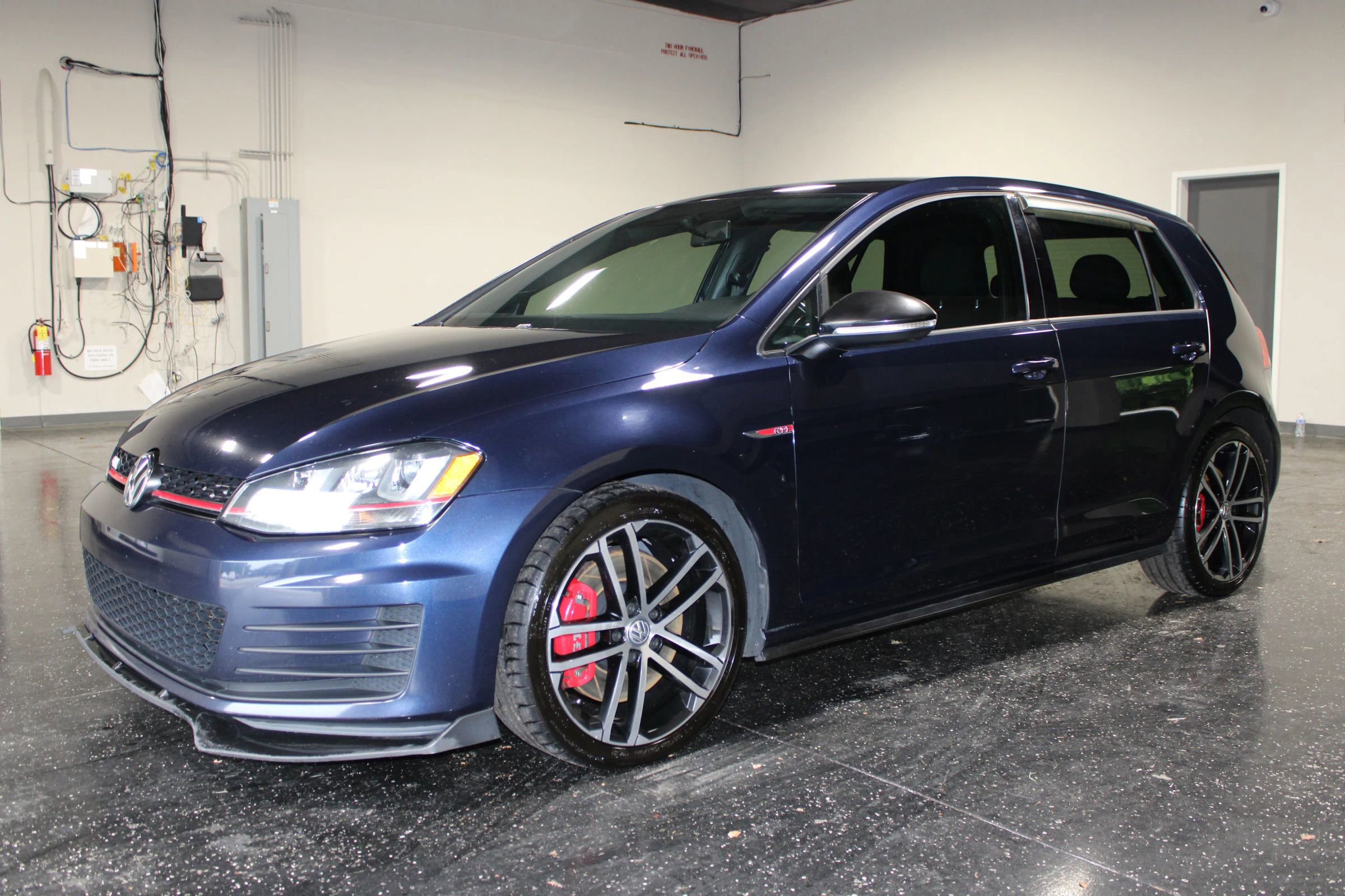 Used 2017 Volkswagen GTI Sport FWD image 7
