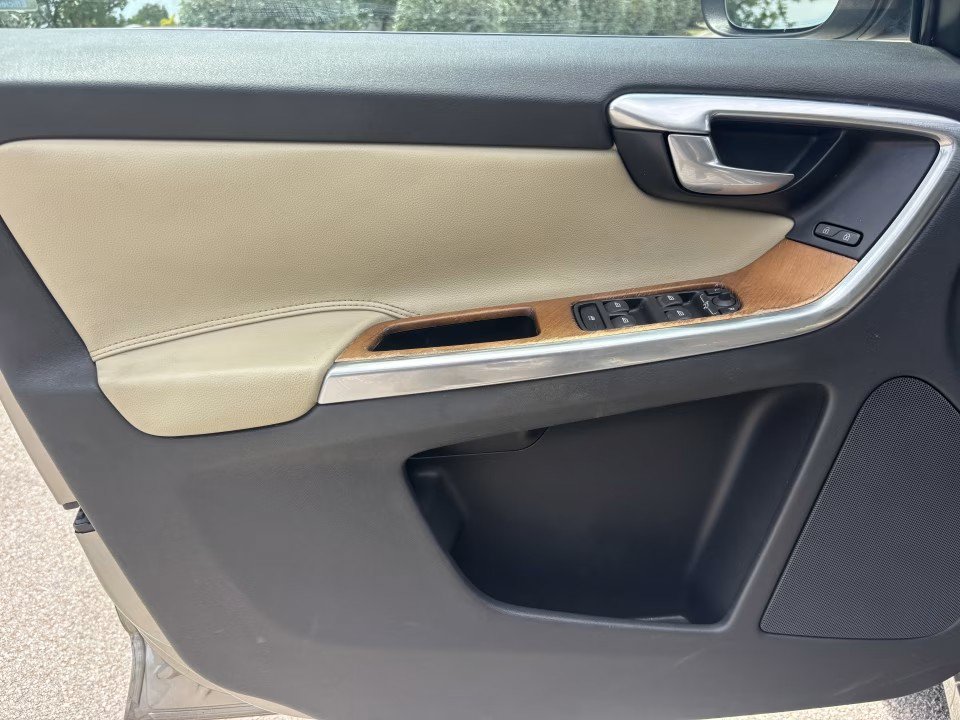 Used 2015 Volvo XC60 T5 Platinum FWD image 37