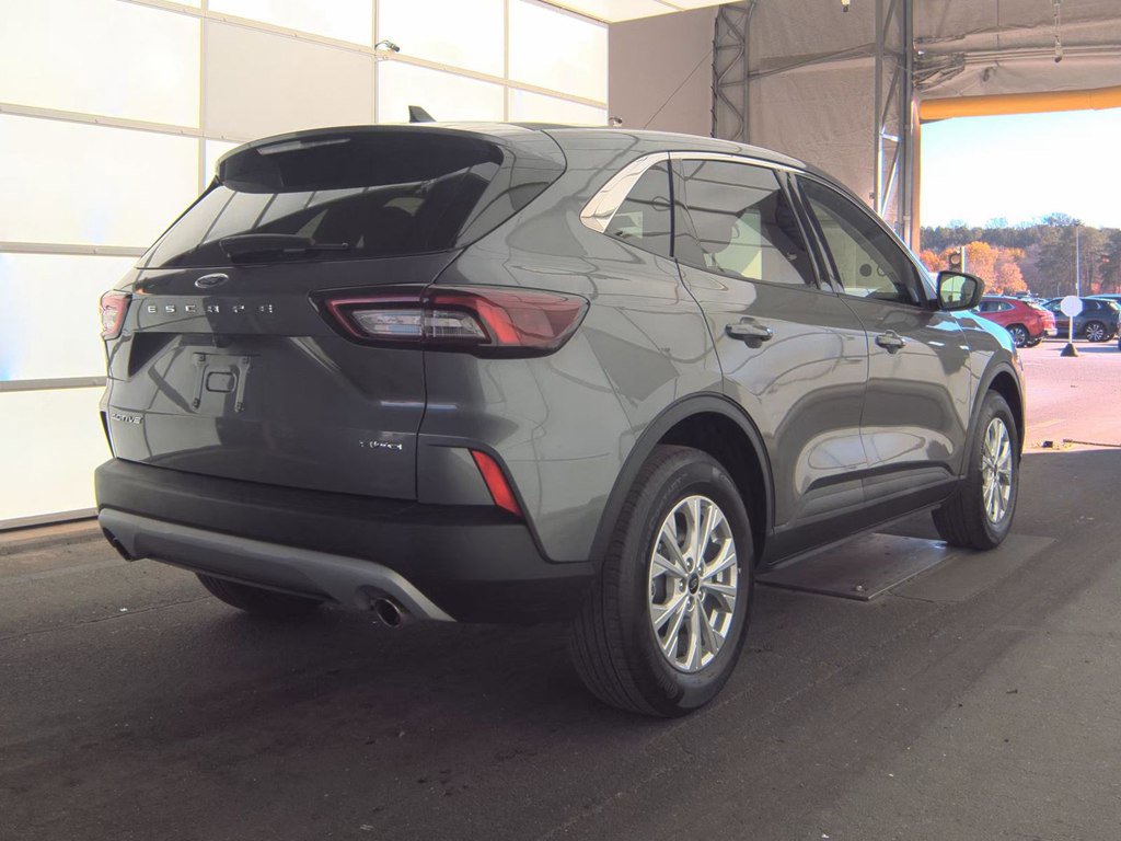 Used 2024 Ford Escape Active image 2