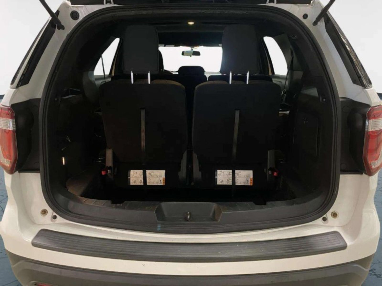 Used 2019 Ford Explorer XLT FWD image 32