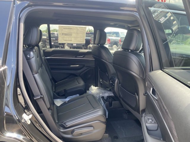 New 2025 Jeep Grand Cherokee L Limited w/ Trailer Tow Package image 34