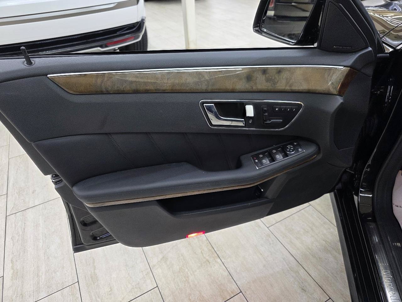 Used 2010 Mercedes-Benz E 350 Sedan image 37