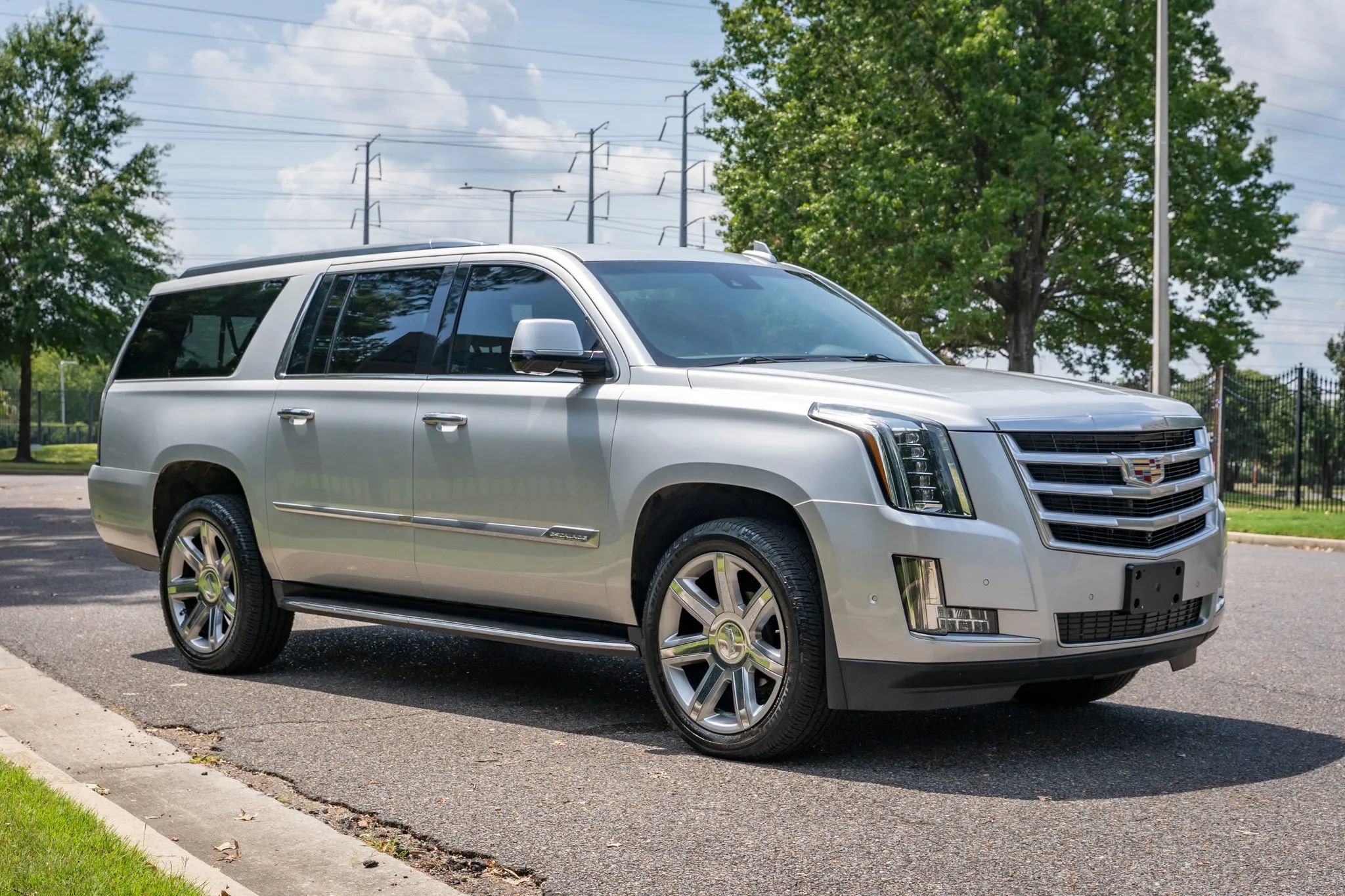 Used 2018 Cadillac Escalade ESV Luxury RWD image 4