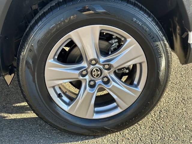 Certified 2025 Toyota RAV4 XLE AWD/4WD image 30