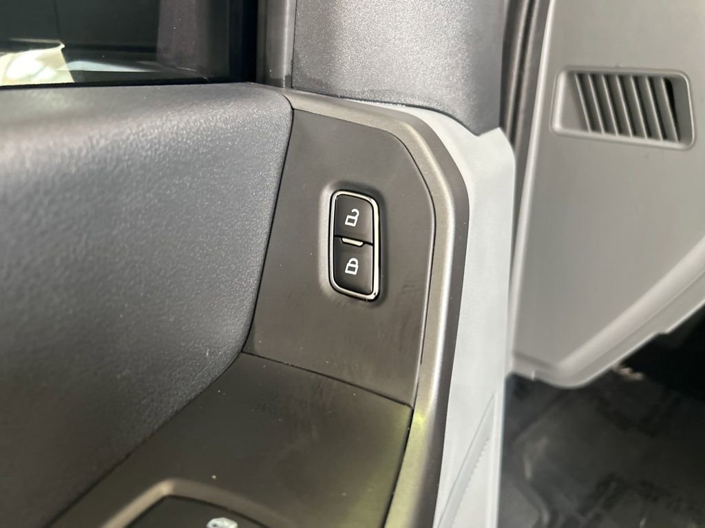 Used 2025 Ford F250 XLT image 41