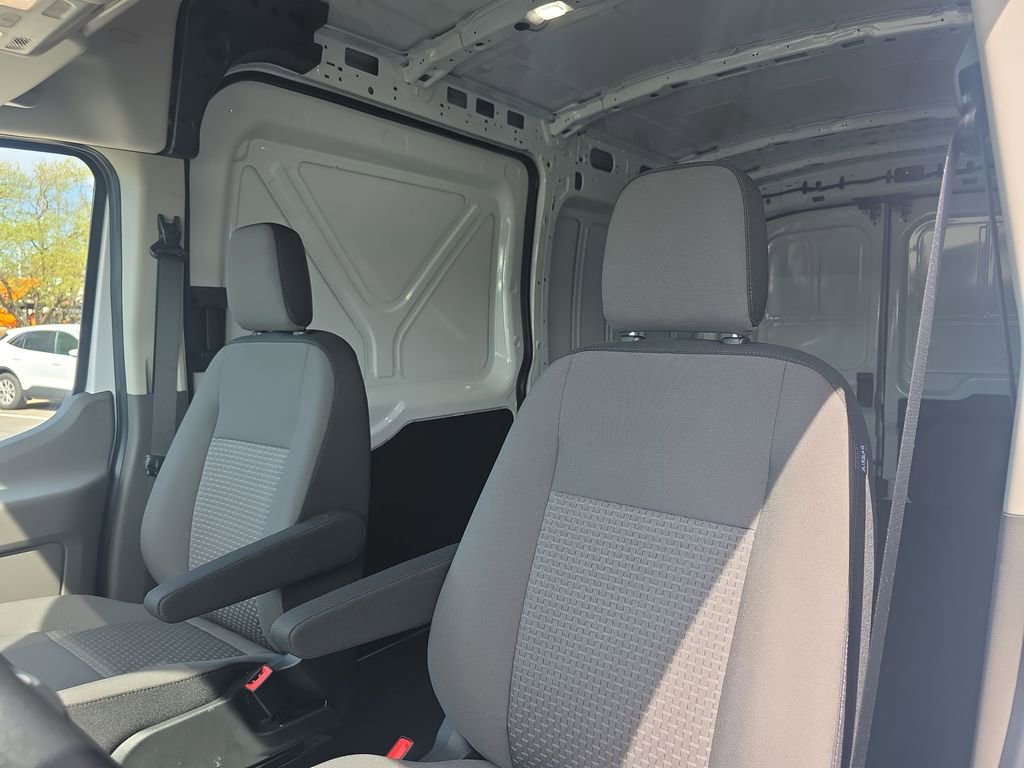 New 2025 Ford Transit 250 148 Medium Roof image 26