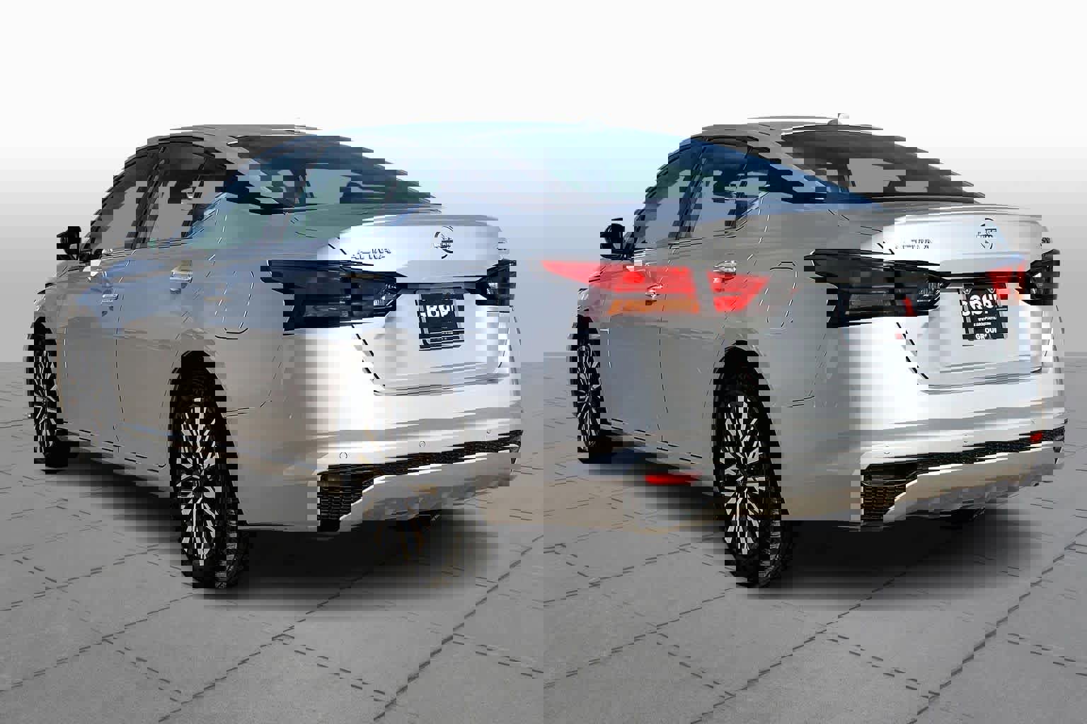 Used 2024 Nissan Altima 2.5 SV image 11