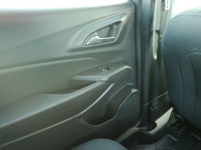 Used 2025 Chevrolet Trax LS w/ LS Convenience Package image 25