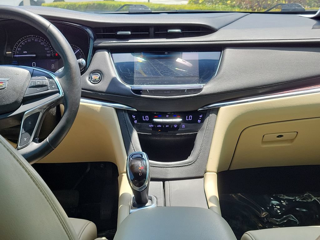 Used 2017 Cadillac XT5 Premium Luxury FWD image 17