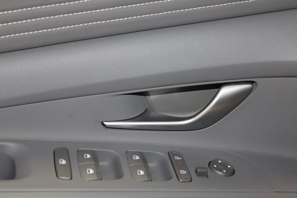 Used 2025 Hyundai Elantra Sport image 9