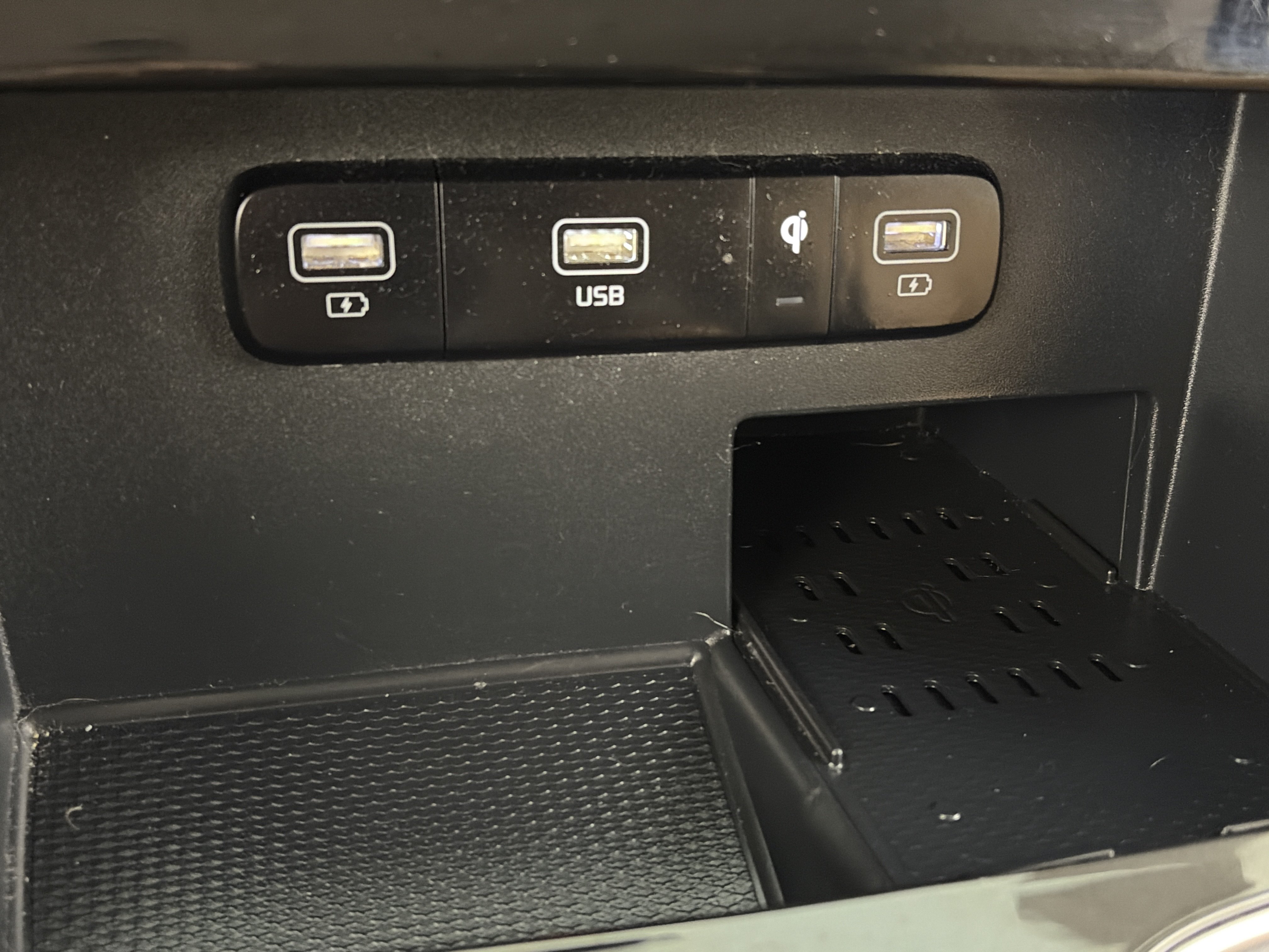 Certified 2023 Kia Carnival EX FWD image 24