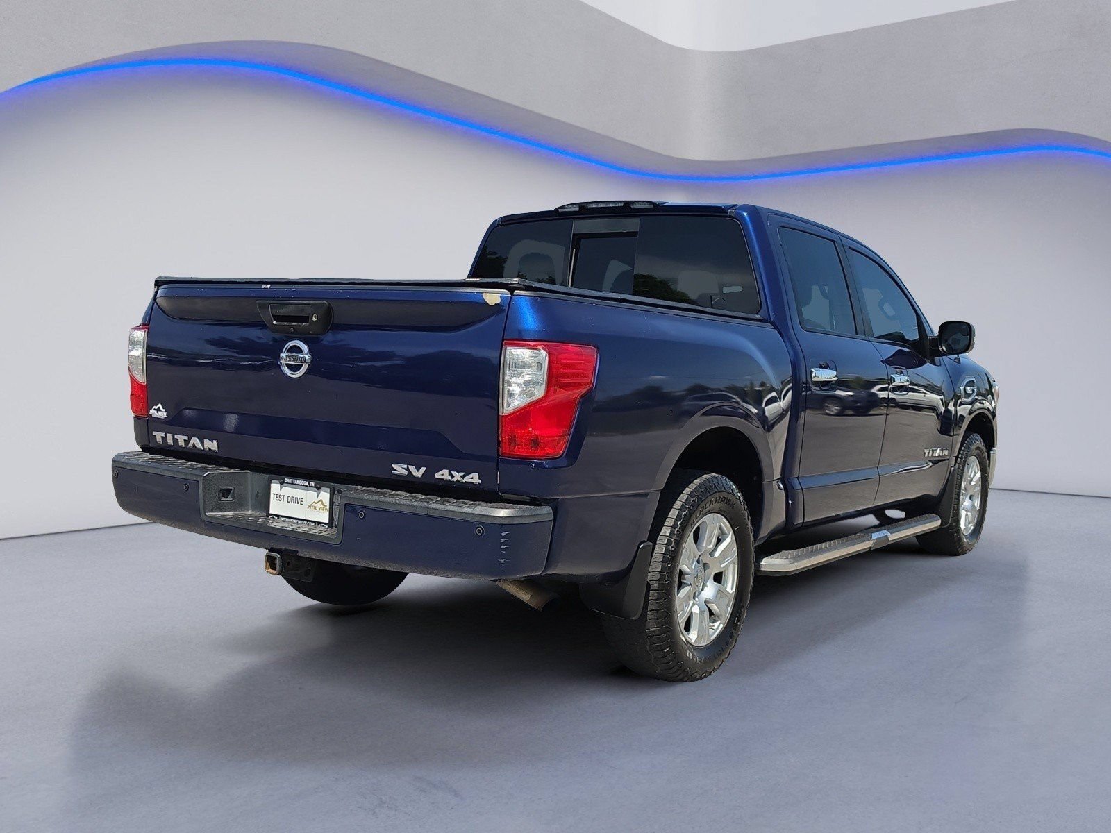 Used 2017 Nissan Titan SV AWD/4WD image 11