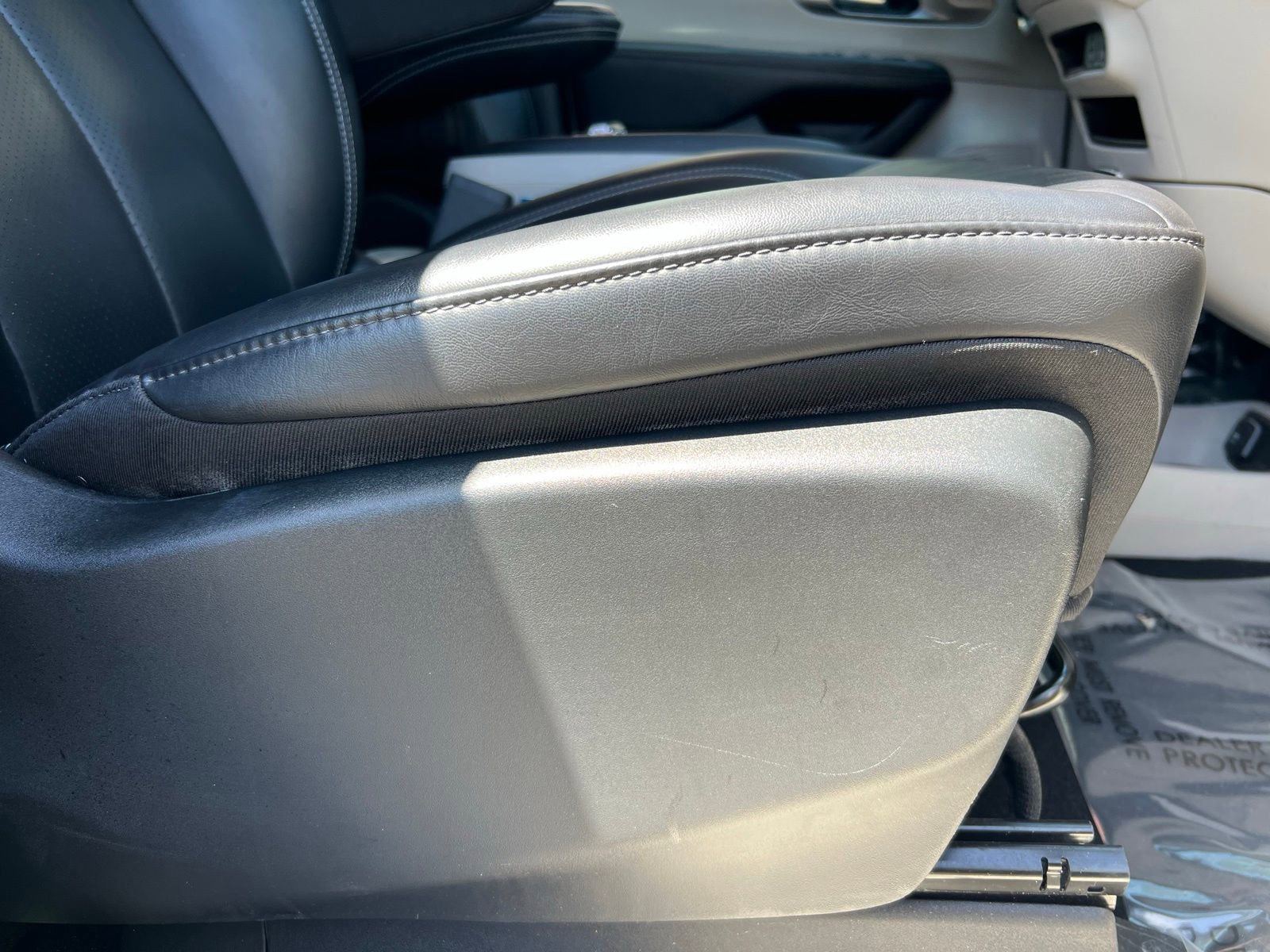 Used 2023 Chrysler Pacifica Touring-L image 60