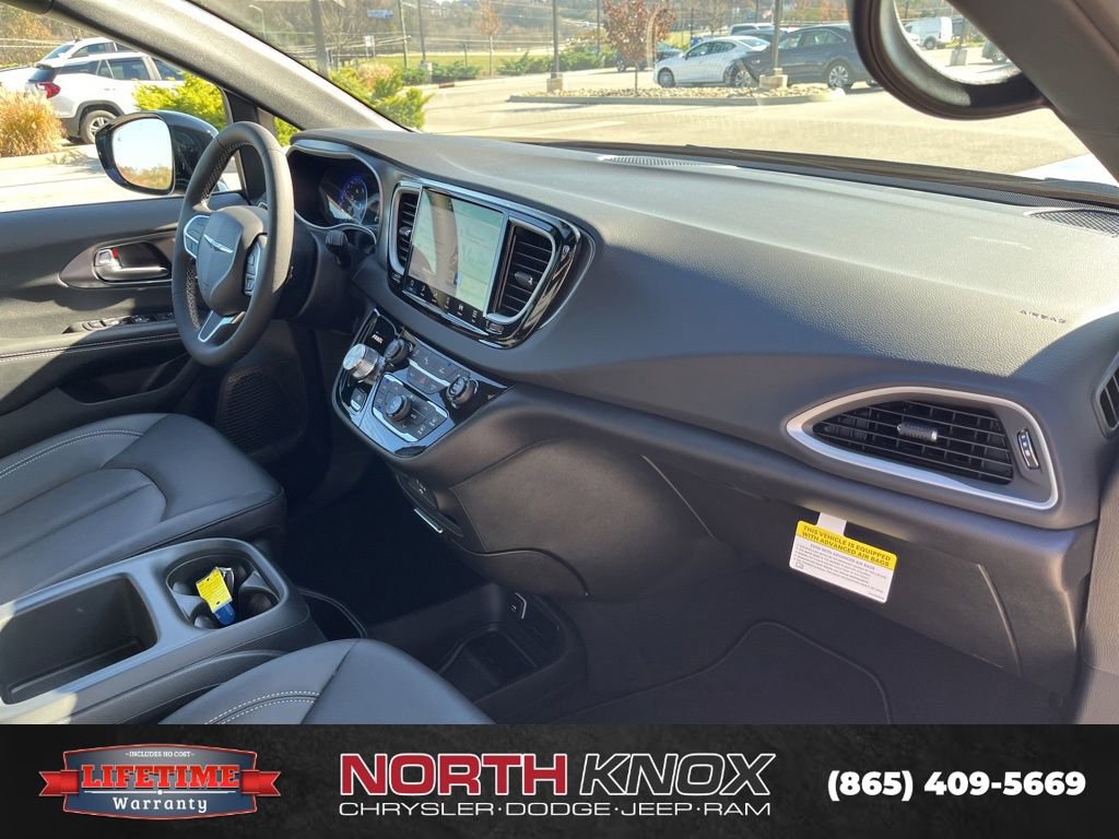 New 2026 Chrysler Voyager LX FWD image 31