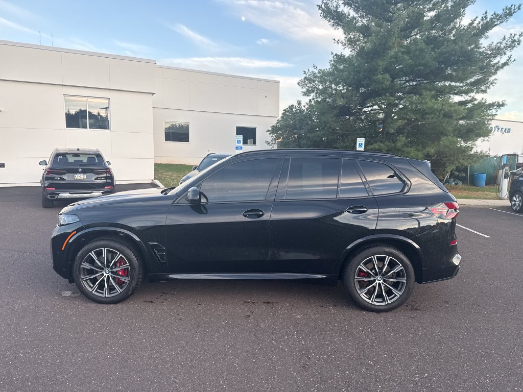 Certified 2025 BMW X5 xDrive40i w/ M Sport Package AWD/4WD image 2