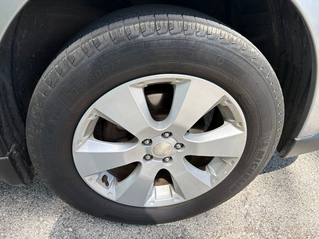 Used 2010 Subaru Outback 2.5i Premium AWD/4WD image 23