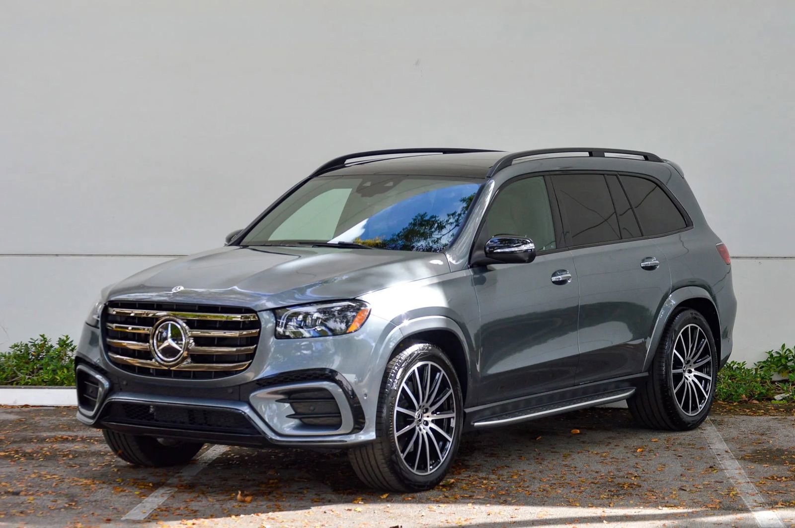 Used 2025 Mercedes-Benz GLS 580 4MATIC image 4