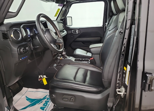 Used 2024 Jeep Wrangler Unlimited Sahara w/ Technology Group AWD/4WD image 9
