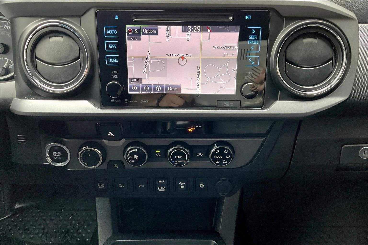 Used 2018 Toyota Tacoma TRD Off-Road w/ Technology Package AWD/4WD image 9