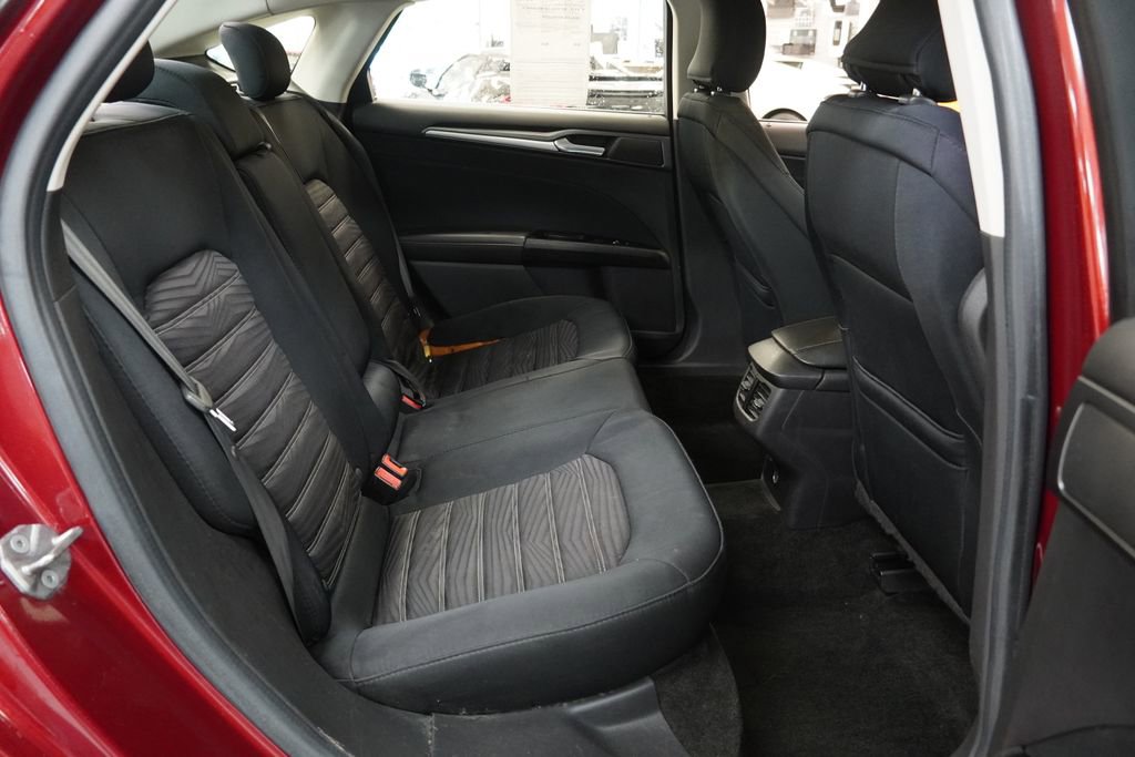 Used 2016 Ford Fusion SE FWD image 27