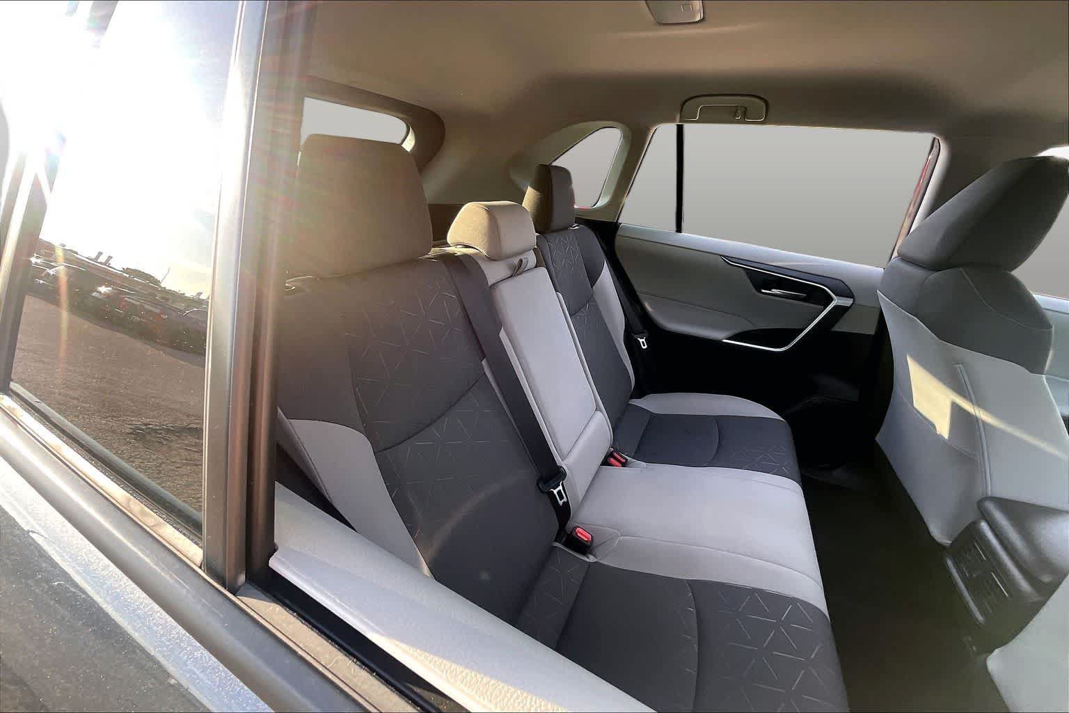 Used 2025 Toyota RAV4 XLE FWD image 19