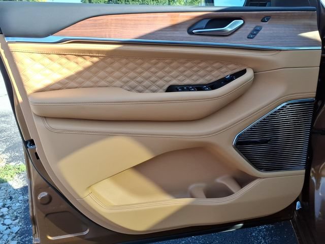 New 2027 Jeep Grand Cherokee Summit AWD/4WD image 10