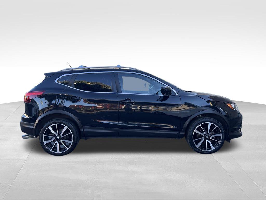 Used 2017 Nissan Rogue Sport SL w/ SL Premium Package FWD image 6