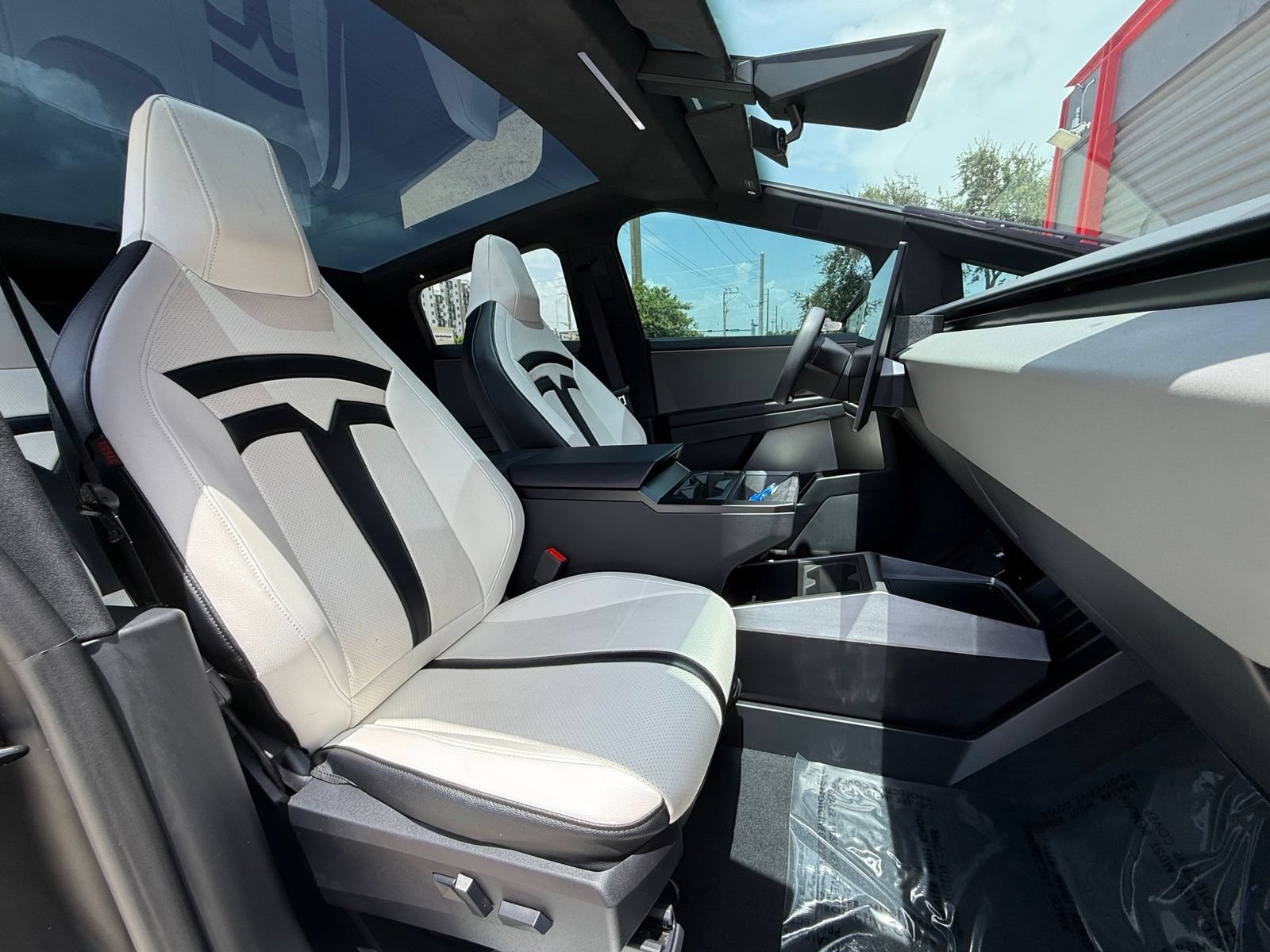 Used 2024 Tesla Cybertruck AWD Crew Cab image 21