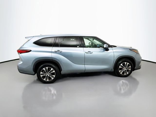 Used 2022 Toyota Highlander XLE image 8