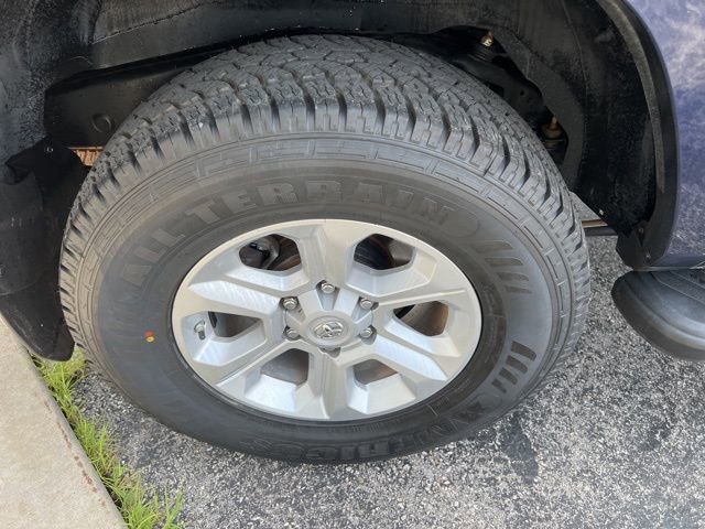 Used 2018 Toyota 4Runner SR5 w/ Wilderness Package image 21