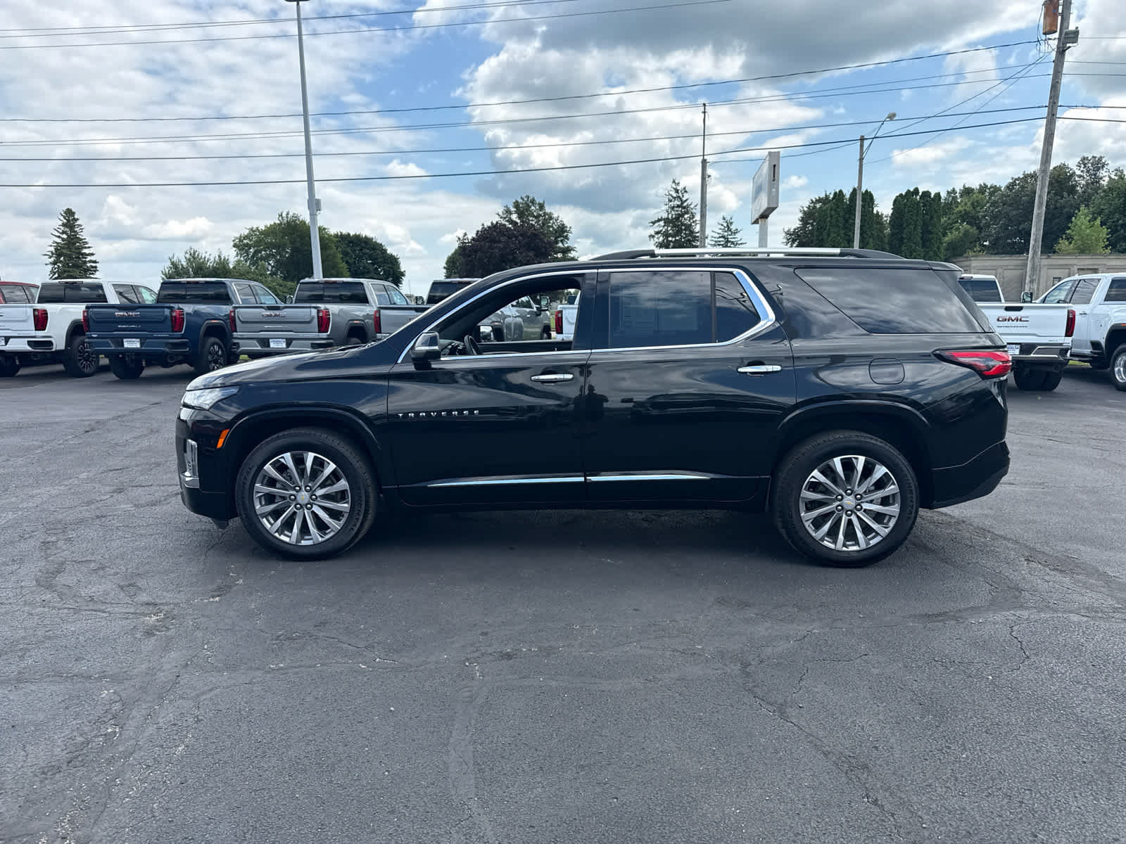 Certified 2023 Chevrolet Traverse Premier AWD/4WD image 2