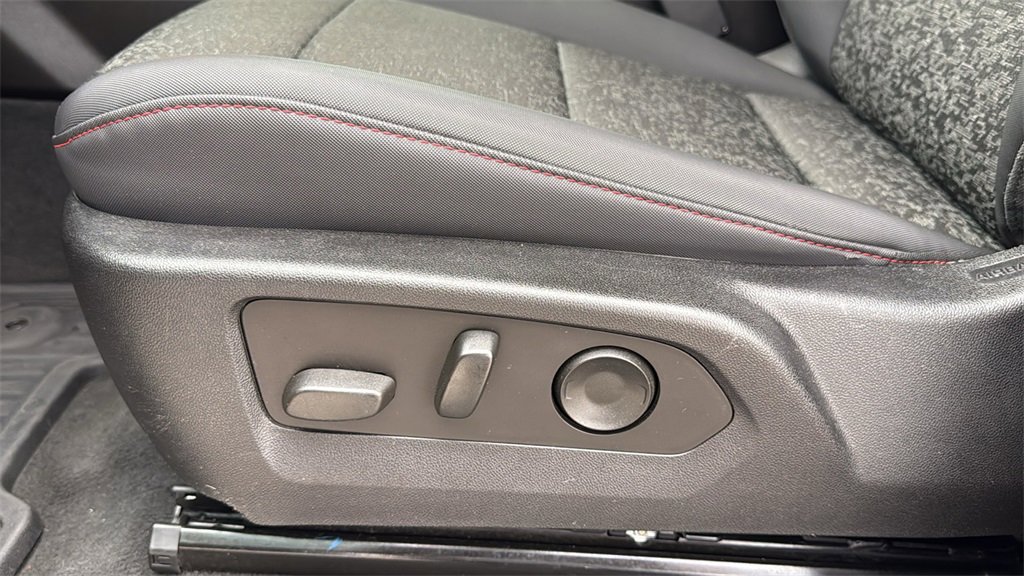 Used 2023 Chevrolet Colorado Z71 w/ Z71 Convenience Package 2 image 12