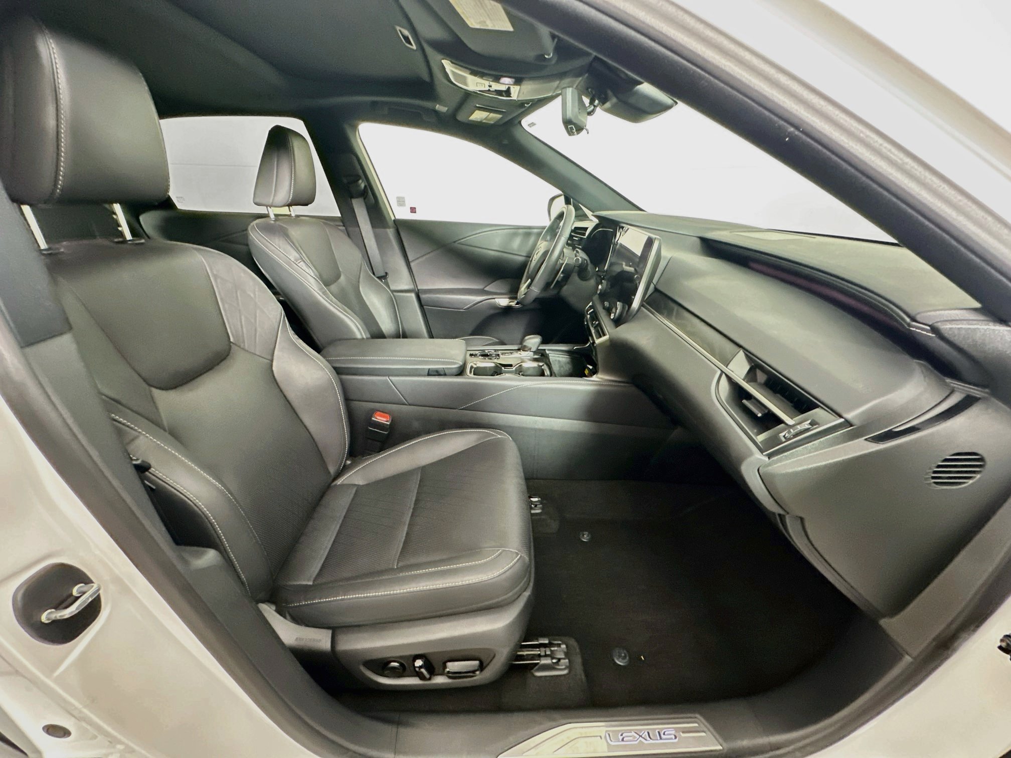 Used 2023 Lexus RX 350 Premium Plus w/ Cold Area Package AWD/4WD image 32