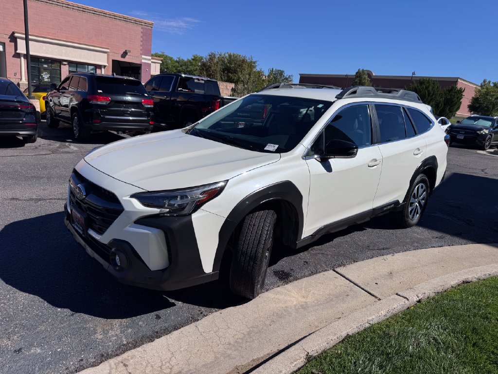 Used 2023 Subaru Outback Premium AWD/4WD image 4