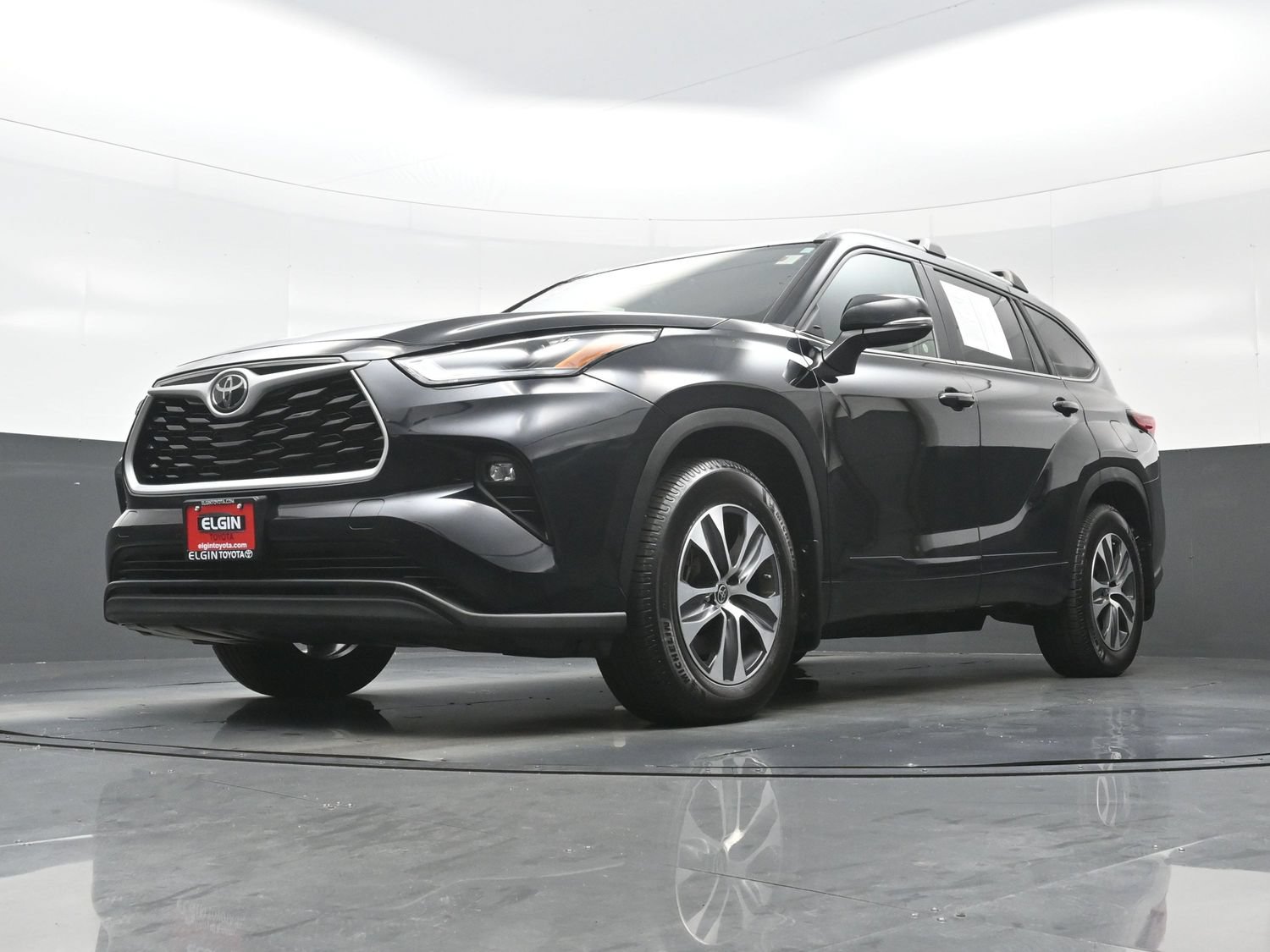 Used 2023 Toyota Highlander XLE AWD/4WD image 30