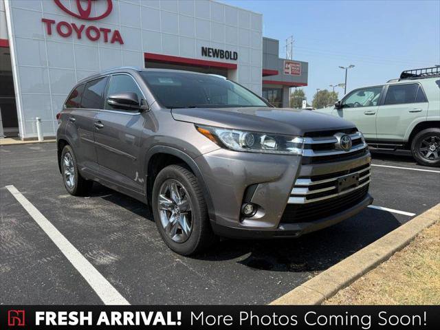 Certified 2019 Toyota Highlander Limited Platinum AWD/4WD image 1