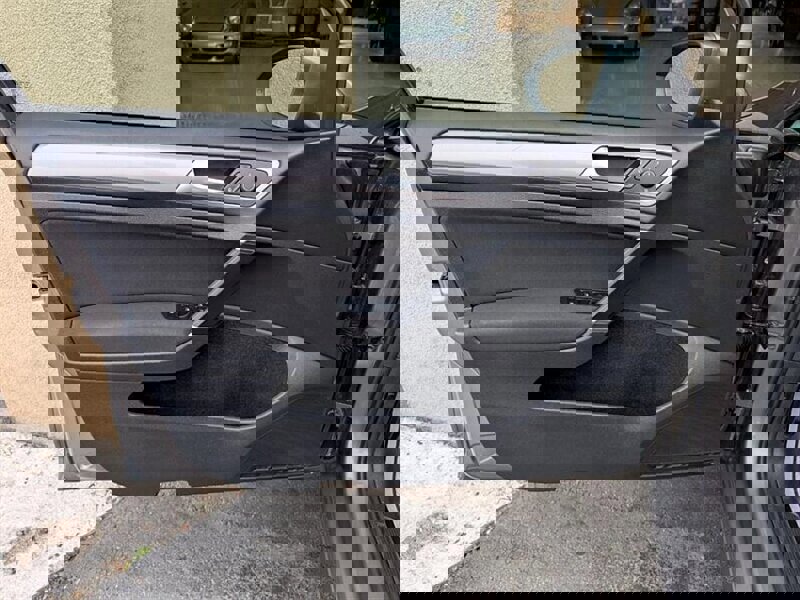 Used 2015 Volkswagen e-Golf Limited Edition image 18