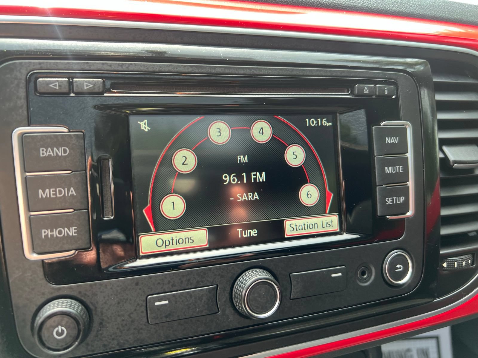 Used 2015 Volkswagen Beetle TDI FWD image 26