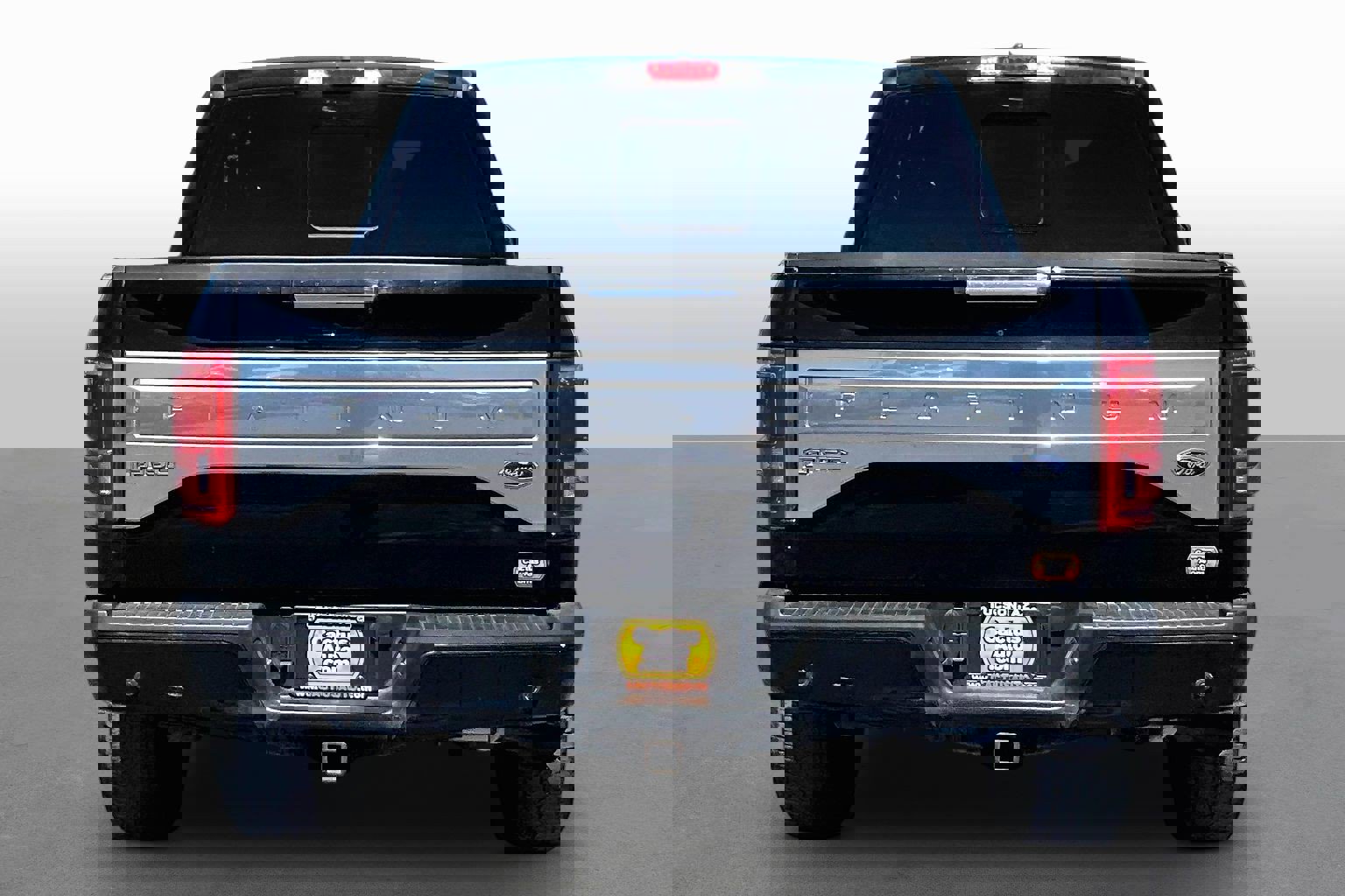 Used 2017 Ford F150 Platinum w/ Equipment Group 701A Luxury AWD/4WD image 4