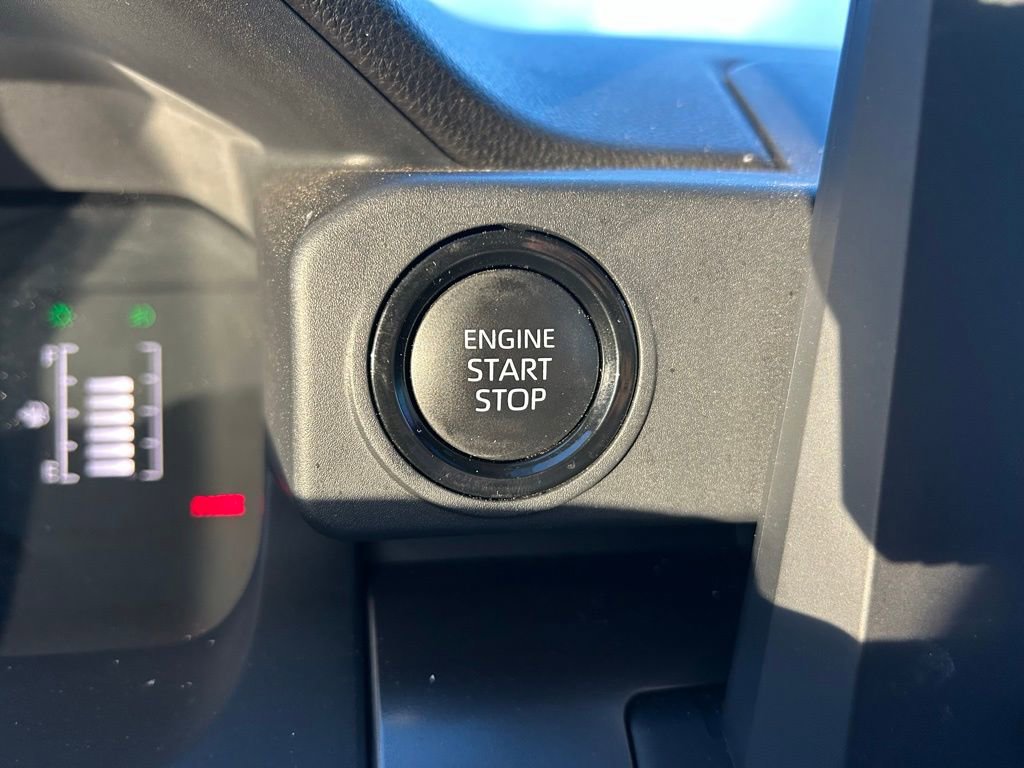 Certified 2025 Toyota Tacoma SR5 AWD/4WD image 28