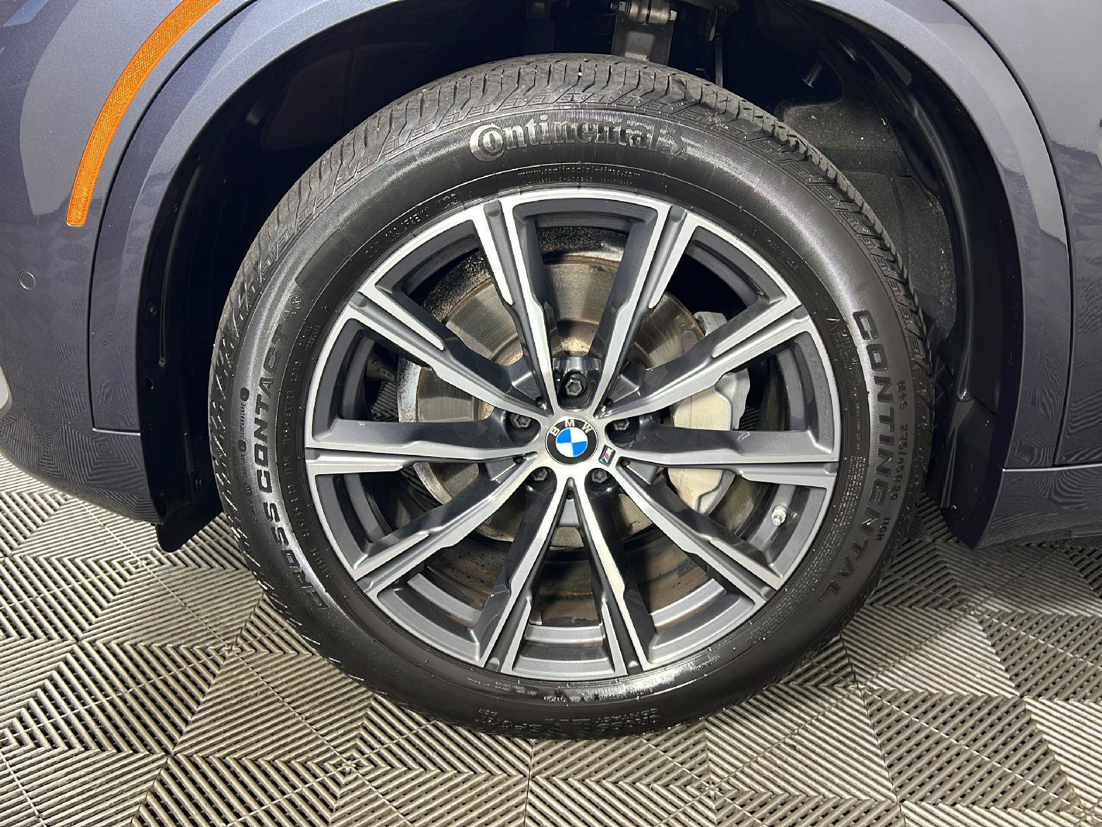 Used 2022 BMW X5 xDrive40i w/ M Sport Package AWD/4WD image 14