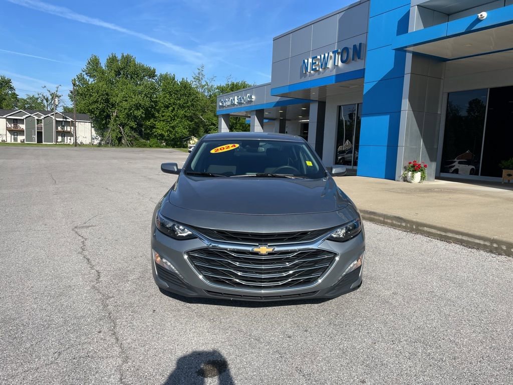 Used 2024 Chevrolet Malibu LT FWD image 2