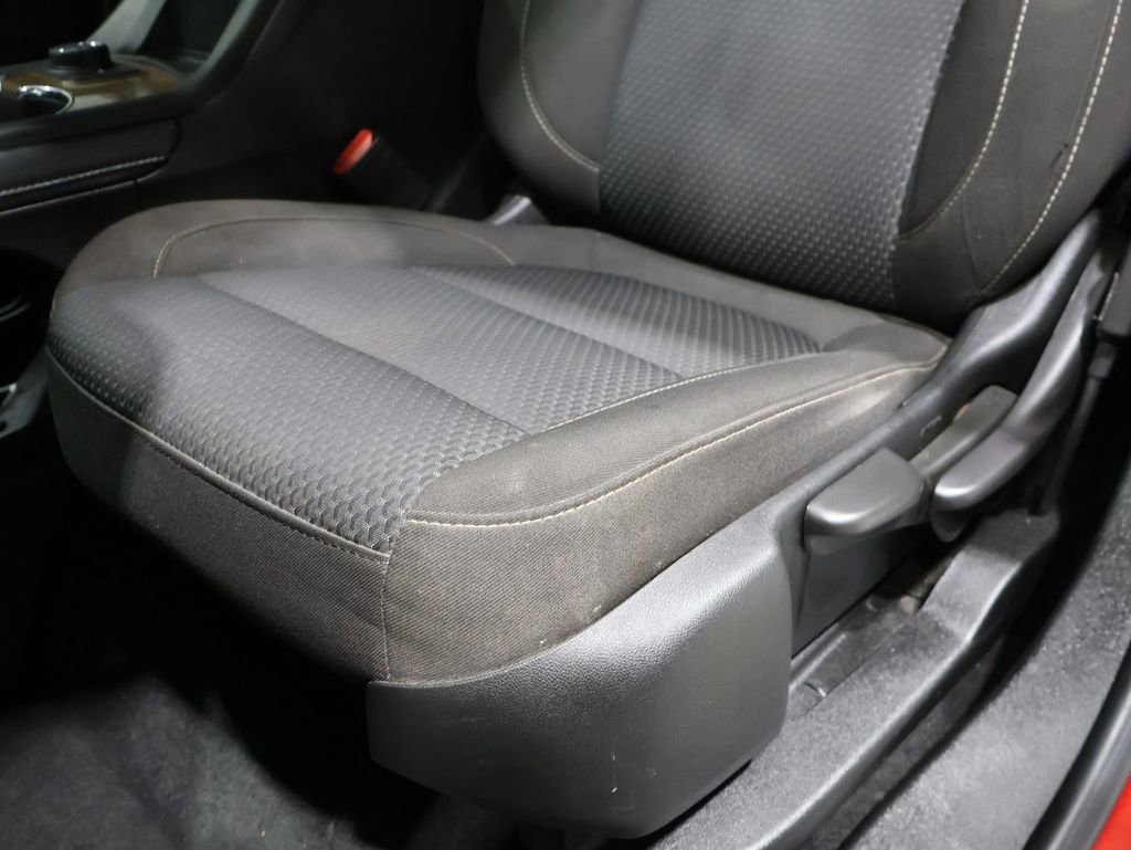 Used 2023 GMC Acadia SLE image 12