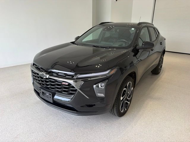 Certified 2025 Chevrolet Trax RS w/ Driver Confidence Package FWD image 3