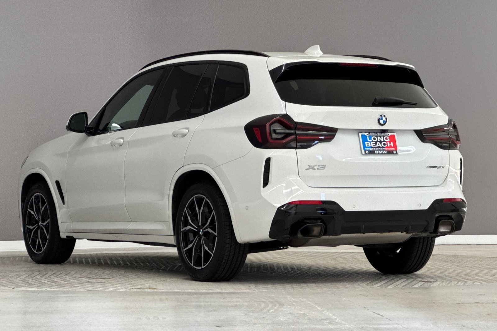 Used 2024 BMW X3 sDrive30i w/ Premium Package RWD image 3