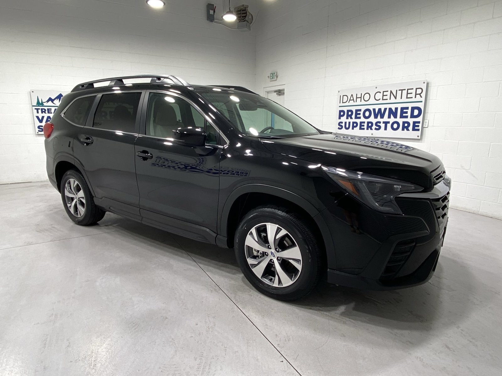 Used 2025 Subaru Ascent Premium AWD/4WD image 2