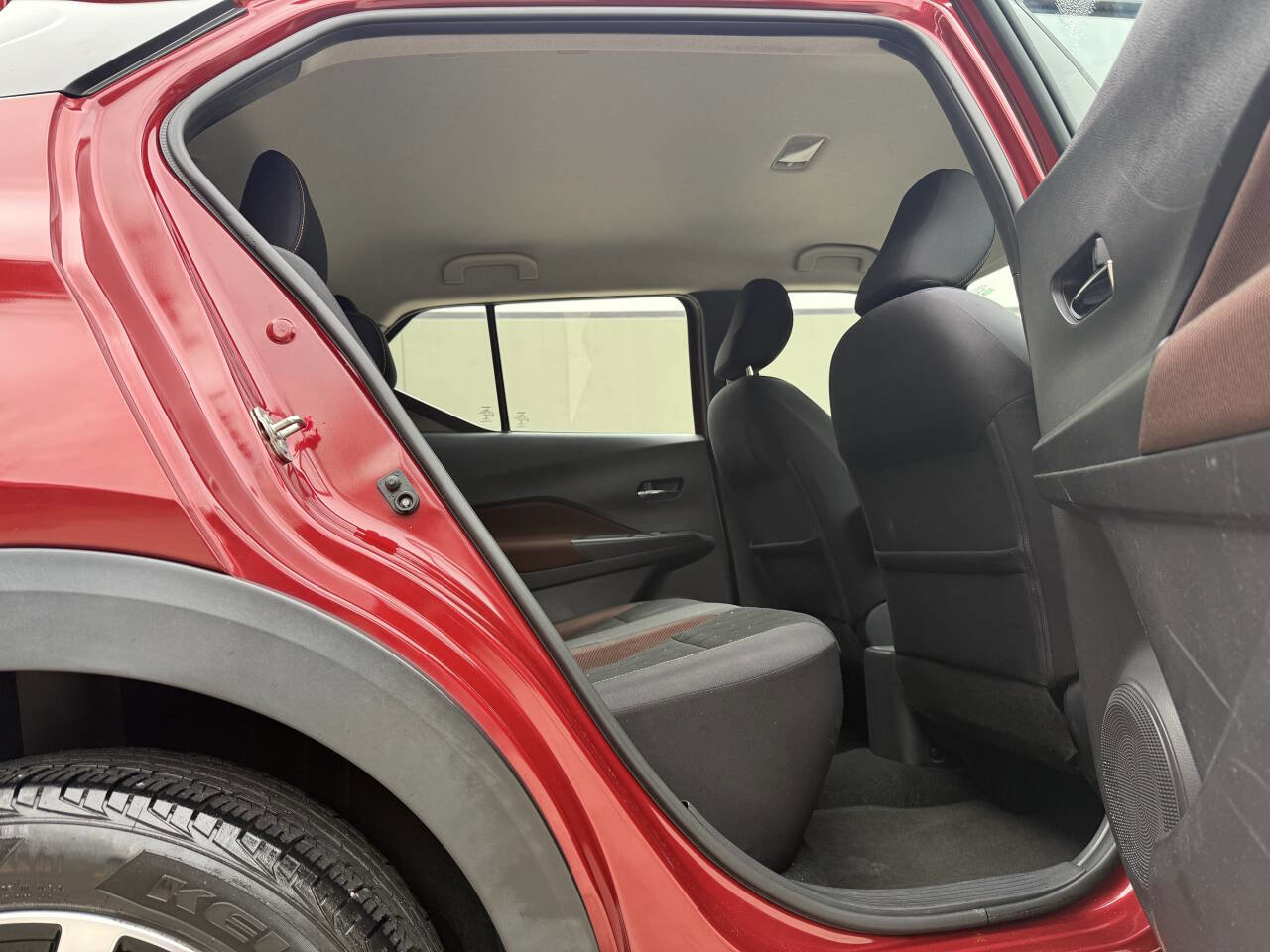 Used 2019 Nissan Kicks SR w/ Exterior Package image 11